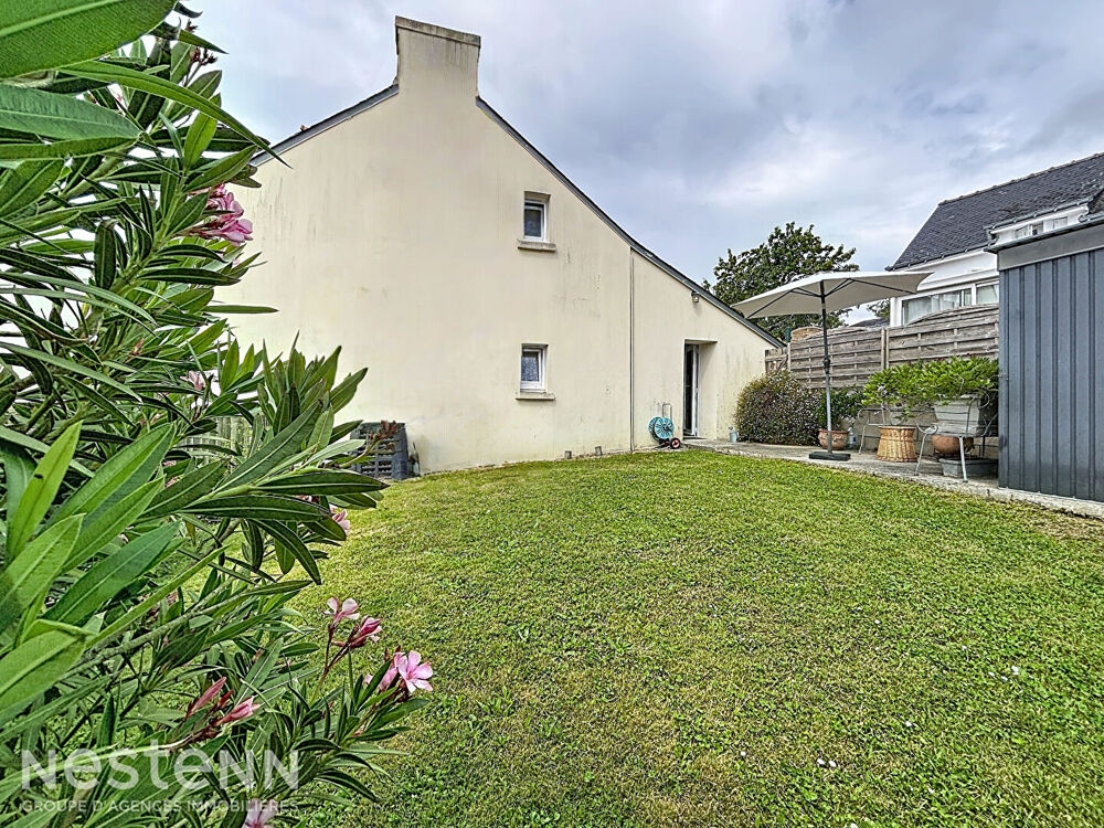 CLOHARS CARNOET, à deux pas de la mer et du port, maison rénovée, 96m², 3 chambres, jardin clos.