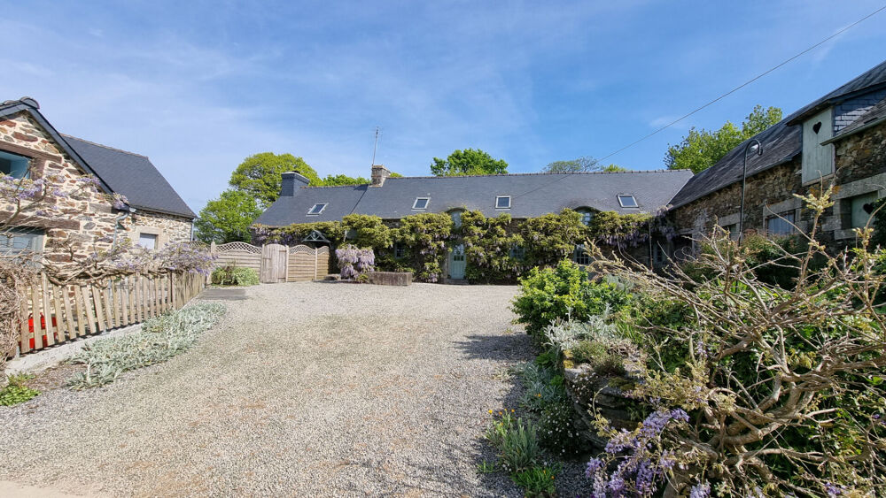COTES D'ARMOR, Proche Mur De Bretagne, Deux Propriétés De 4 Chambres Et Une Avec 1 Chambre, Piscine Chauffée Et écurie