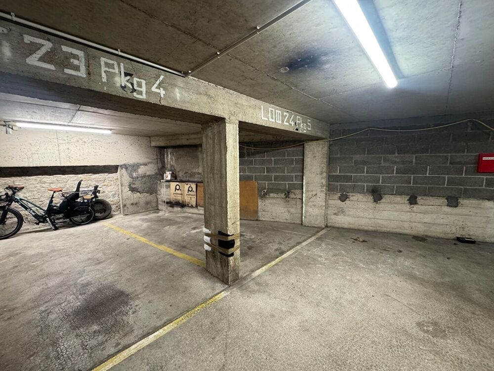 Vente Parking/Garage Parking en sous-sol - petite citadine ou deux roues Paris 12