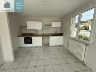  Appartement à louer 4 pièces 99 m²