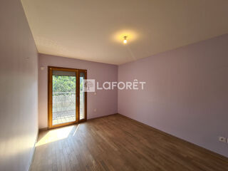  Appartement à louer 3 pièces 73 m²