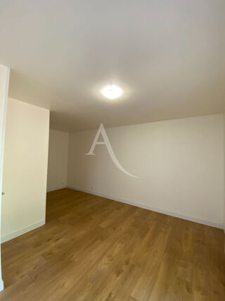  Appartement à louer 1 pièce 30 m²