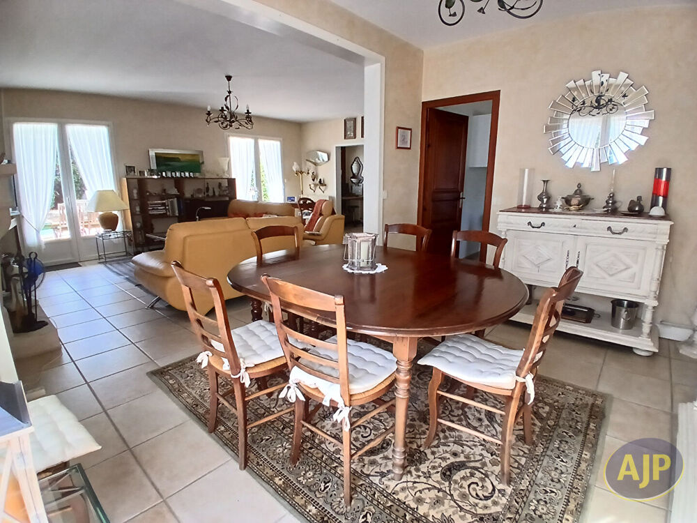 Grande maison familiale avec piscine et rangements