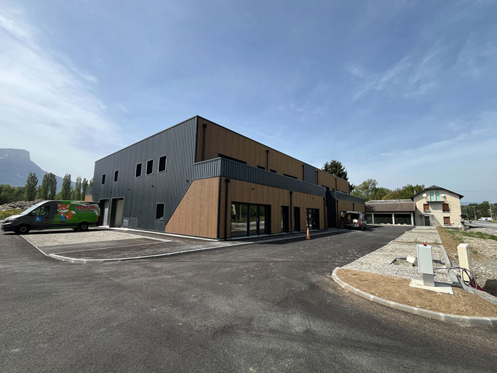   Locaux d'activité à Chignin de 60 à 300 m2 idéalement situés Chignin