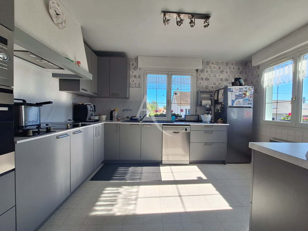 Vente Maison Rue, Maison sur sous-sol complet 4 chambres. Rue