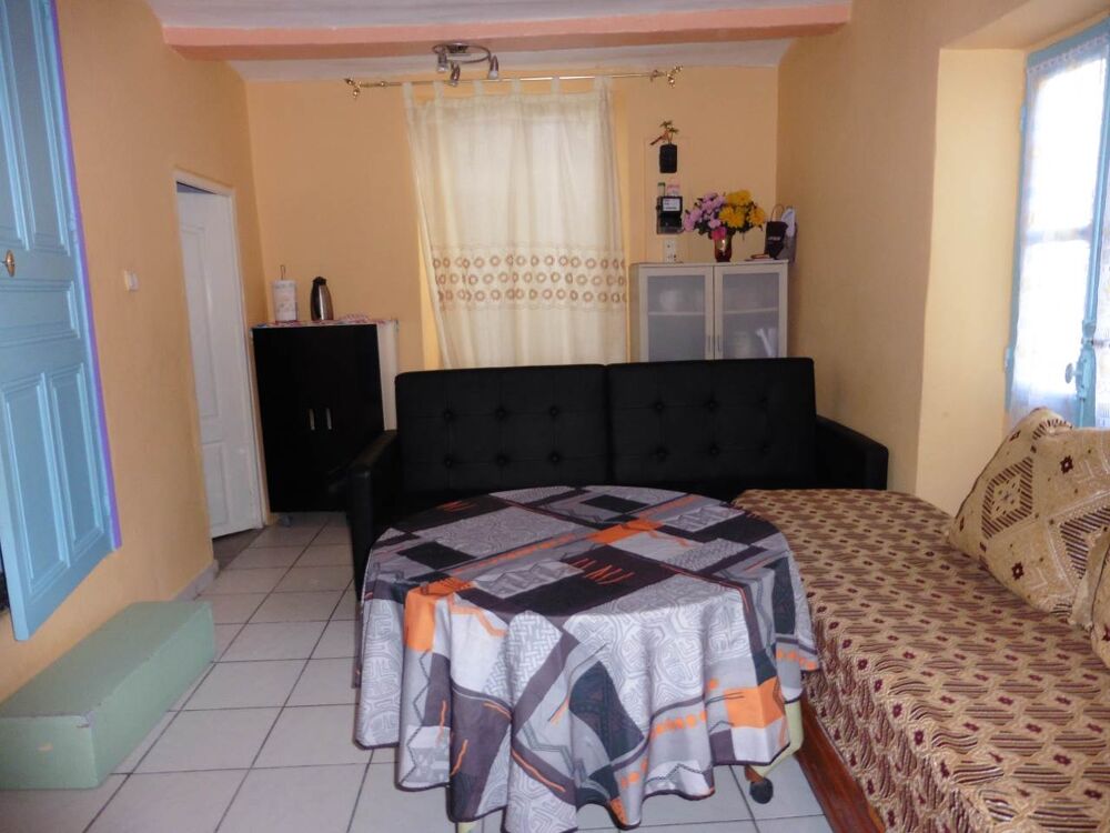 Vente Maison Maison de ville 90 m� sur 3 niveaux � r�nover. Le teil