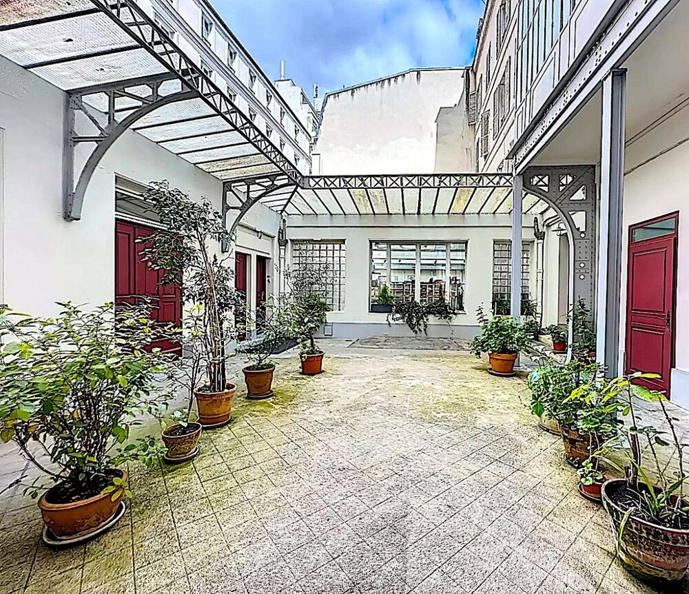 Vente Appartement Paris10. A deux pas des Folies Bergère - Loft d'exception sous verrière, au calme sur cour pavée. Paris 10