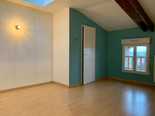  Appartement à louer 5 pièces 111 m²