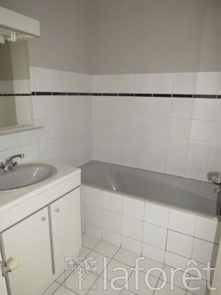  Appartement à louer 4 pièces 96 m²