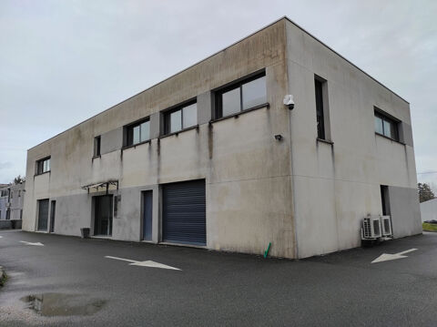 ARTIGUES. IMMEUBLE COMPLET DE 564 m&sup2; LIBRE 1250000 33370 Artigues pres bordeaux