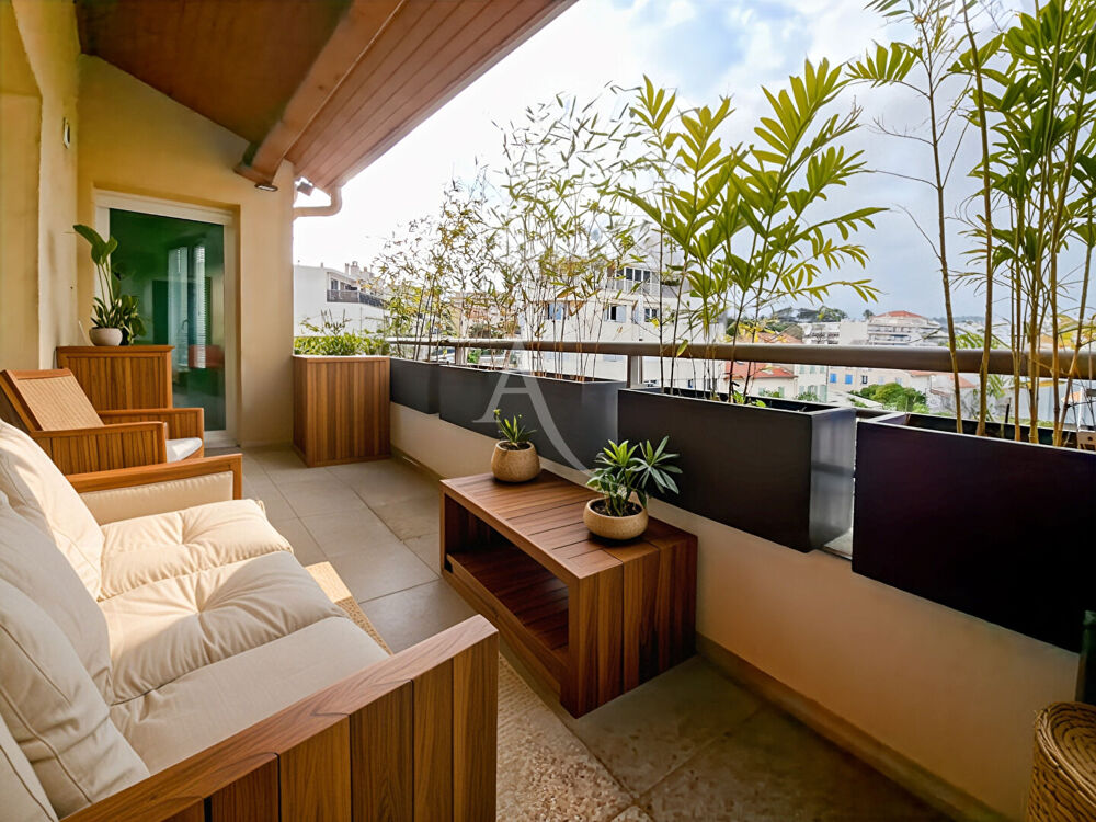 Cannes - 3 Pièces rénové - Dernier étage - Terrasse - Box - Vue dégagée