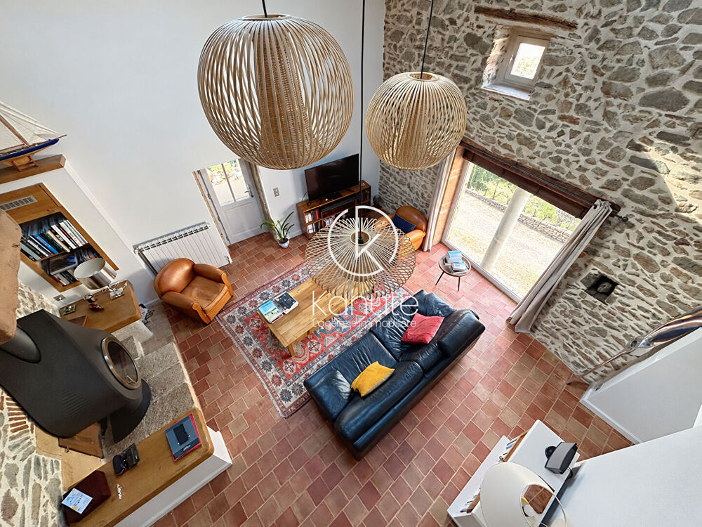 Vente Maison Demeure de charme située sur la commune de Courzieu à 15 min de l'Arbresle, 7 pièce(s) 200 m2, 5ha de terrain, garage, caveau et Vaugneray