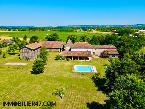   PROPRI�T� AVEC DEPENDANCES ET PISCINE Maison - 9 pi�ce(s) - 401 m�