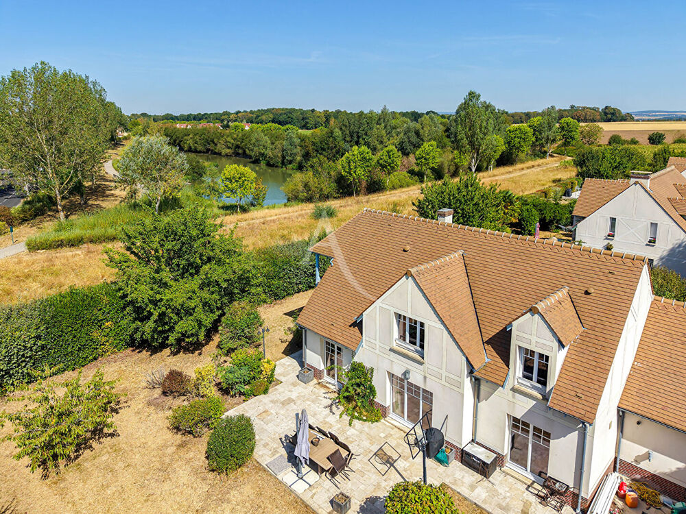 Bailly-Romainvilliers : Maison familiale de 160 m², terrain 887 m², vue lac