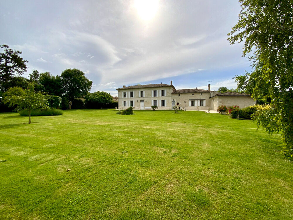 Maison 10 pièces 327 m² · à Jonzac · 327 m² · 417 000 €