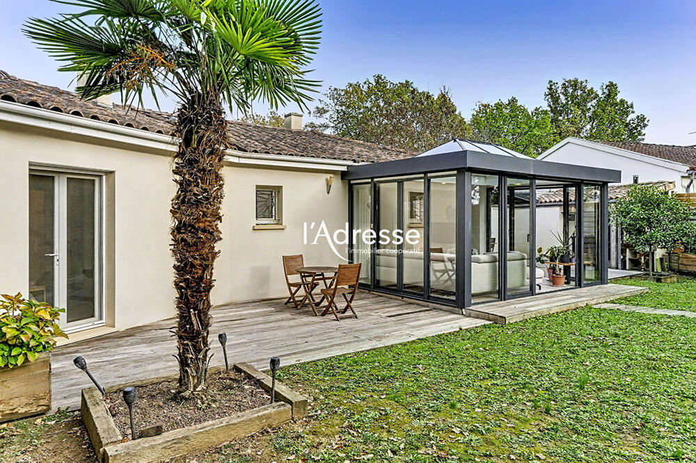 Exclusivité - Maison T6 de 161m² avec un grand garage de 35m² sur une parcelle de 890 m² avec Piscine