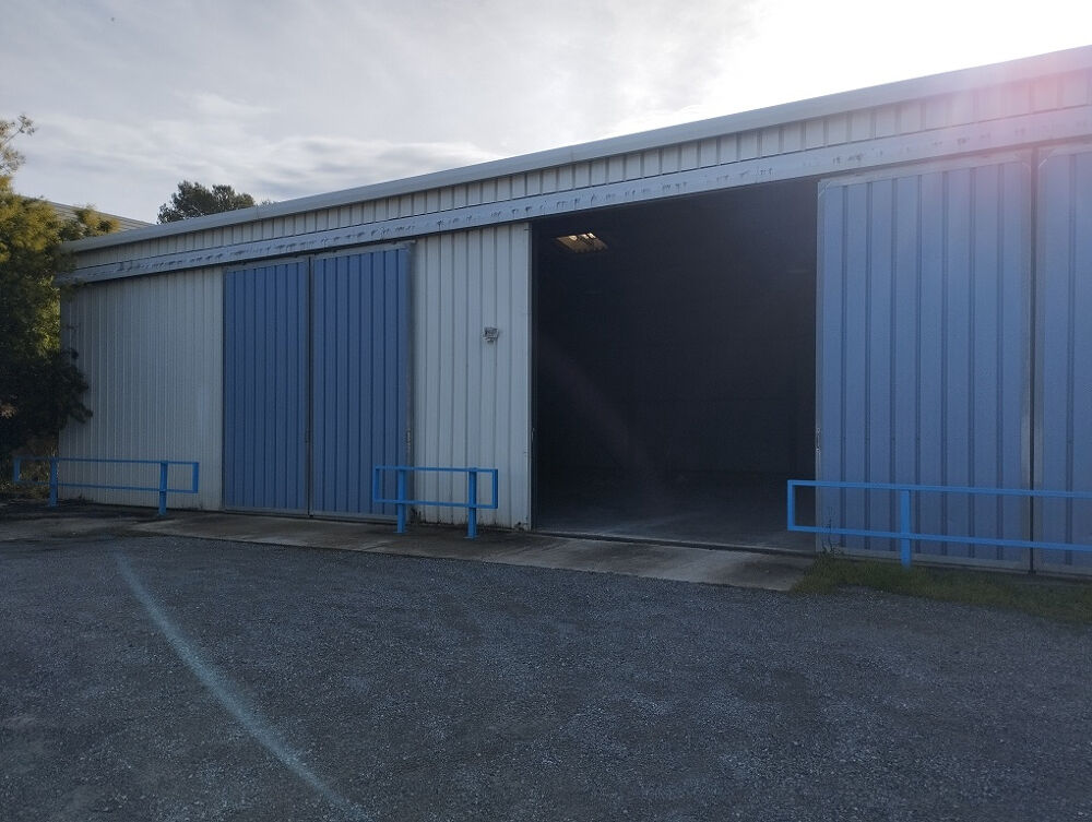   Local d'activité Roquebrune Sur Argens 300 m2 