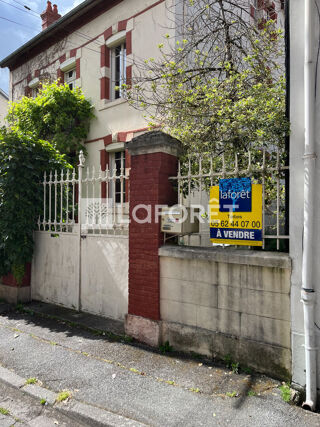  Villa  vendre 10 pices 259 m