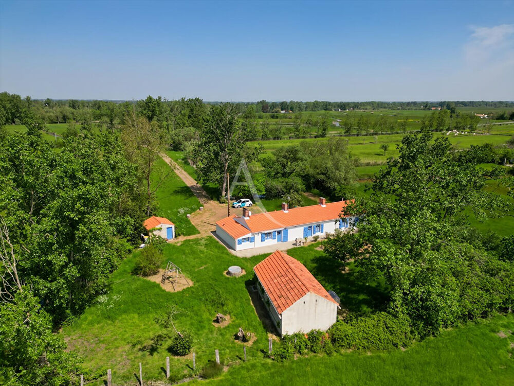 Vente Maison Charmante long�re r�nov�e - 3 chambres + bureau, 2 salles d'eau et d�pendances Le perrier