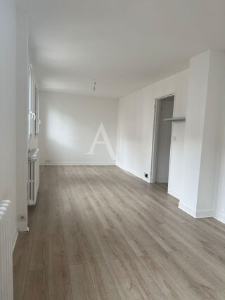  Appartement à louer 4 pièces 66 m²