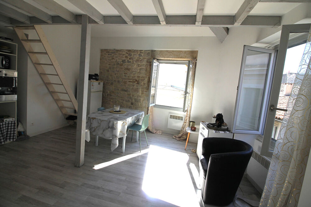 Vente Appartement EXCLUSIVITE NIMES CENTRE VILLE Bel appartement P2 de 34.8 m2au 3ème étage rénové et loué 579,77CCCC Nimes