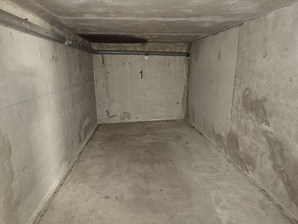 Location Parking/Garage Parking / box Chelles 13 m2 Chelles