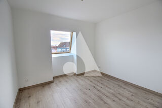  Appartement à louer 3 pièces 78 m²