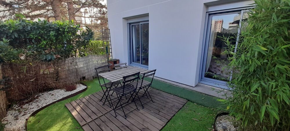VILLEURBANNE T3 BIS 80 m² RDJ. Garage et Cave