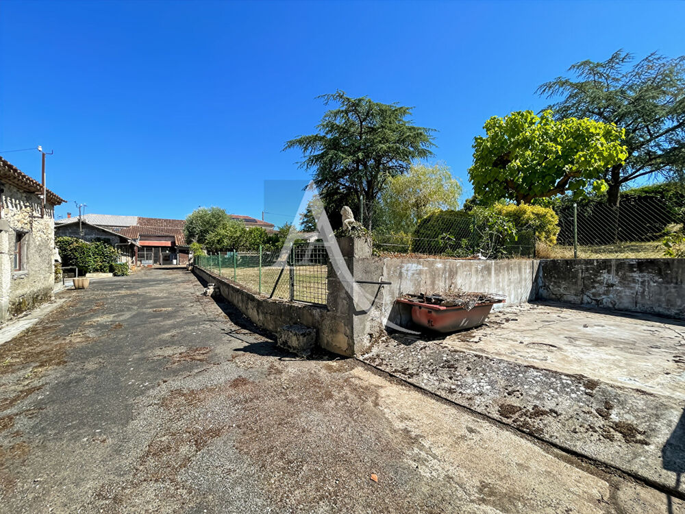 Vente Maison Maison de village avec beaucoup de dépendances ! Bourlens