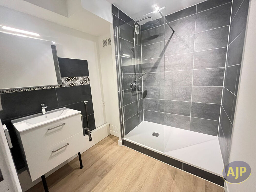 Location Appartement Appartement  3 pièce(s) 61.22 m2 Nantes
