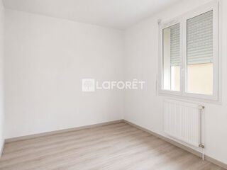 Appartement à louer 4 pièces 82 m²