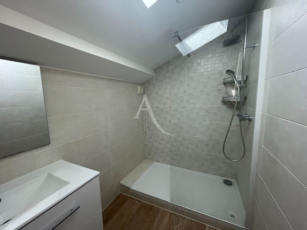 Location Appartement Centre bourg  T3 de 79 m² avec cachet, en immeuble sécurisé Villeneuve de marsan