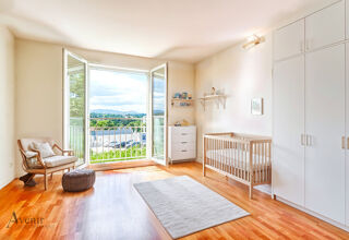  Appartement à louer 5 pièces 200 m²