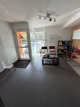   VIRIAT limite BOURG local commercial, d'activité ou de bureaux 208 m² divisibles Viriat