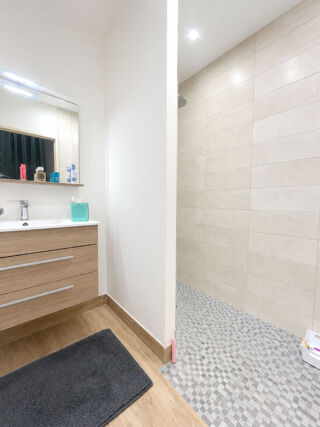  Appartement à louer 3 pièces 87 m²