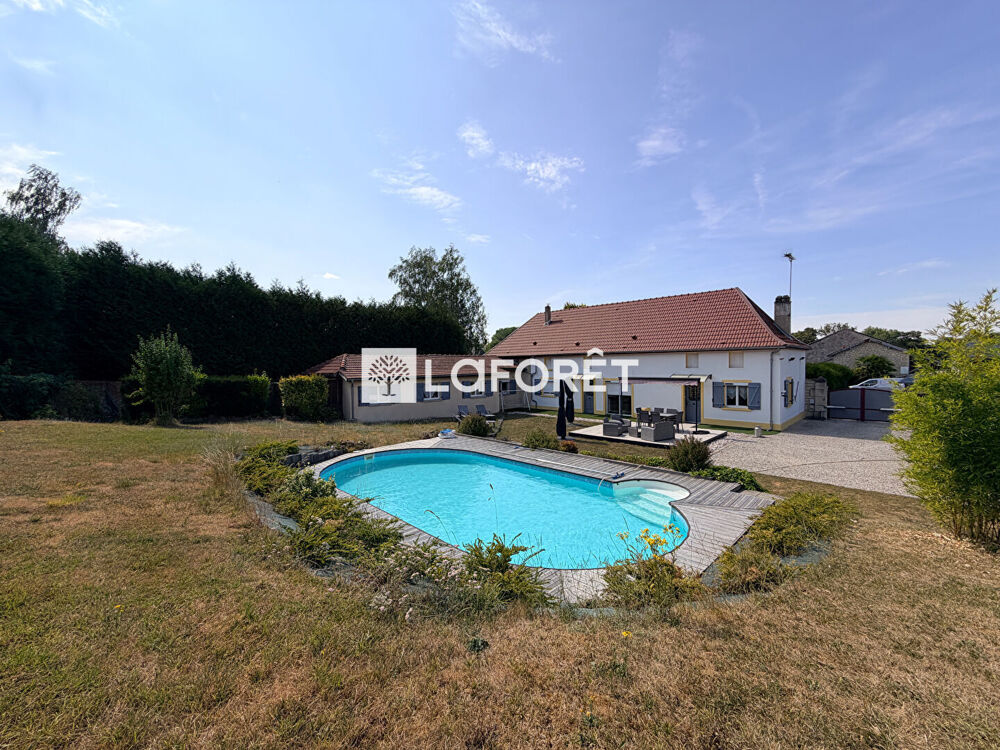 Maison de plain pied avec piscine