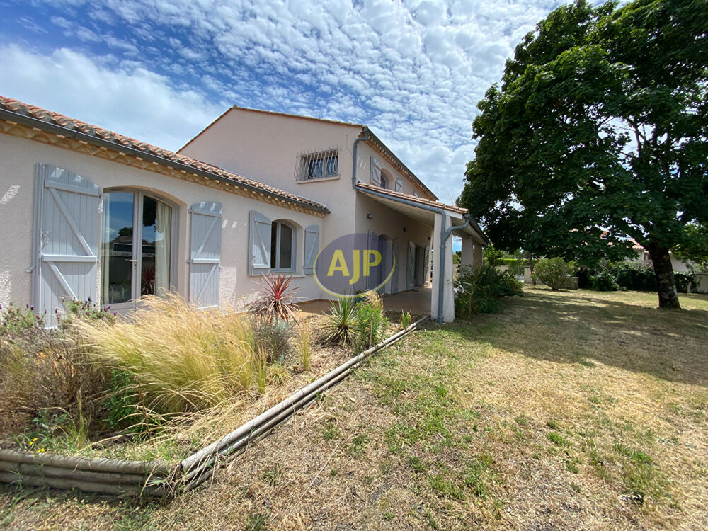 Ensemble immobilier de caractère à Vendays-Bourg