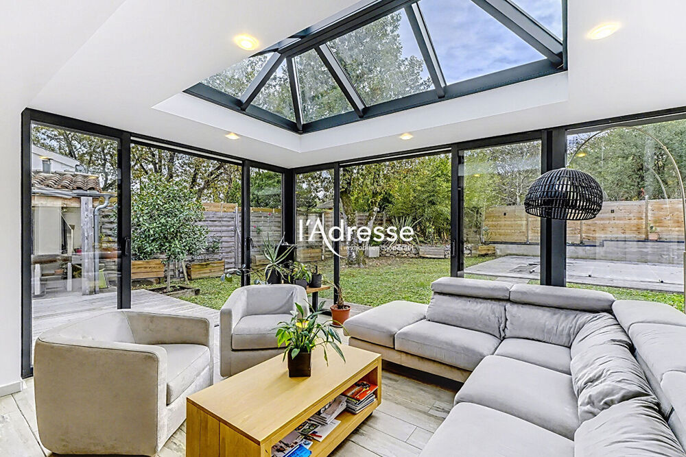 Exclusivité - Maison T6 de 161m² avec un grand garage de 35m² sur une parcelle de 890 m² avec Piscine