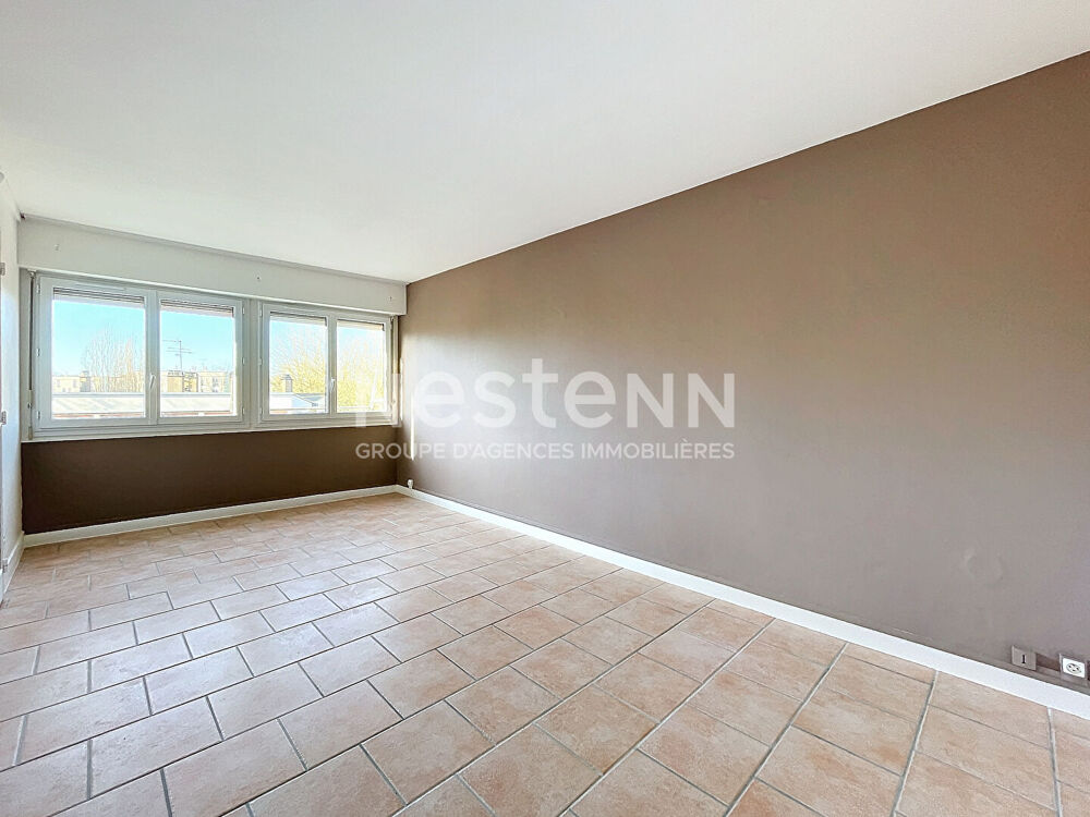 Appartement 4 pièces à vendre - Dernier étage avec vue sur cour à Blois (Cabochon)