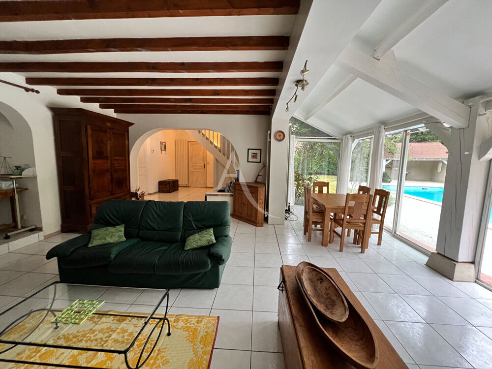 Vente Maison HAUT DE LESCAR - Maison 6 pièce(s) 150 m2 avec piscine garage carport terrain 1282m² Lescar