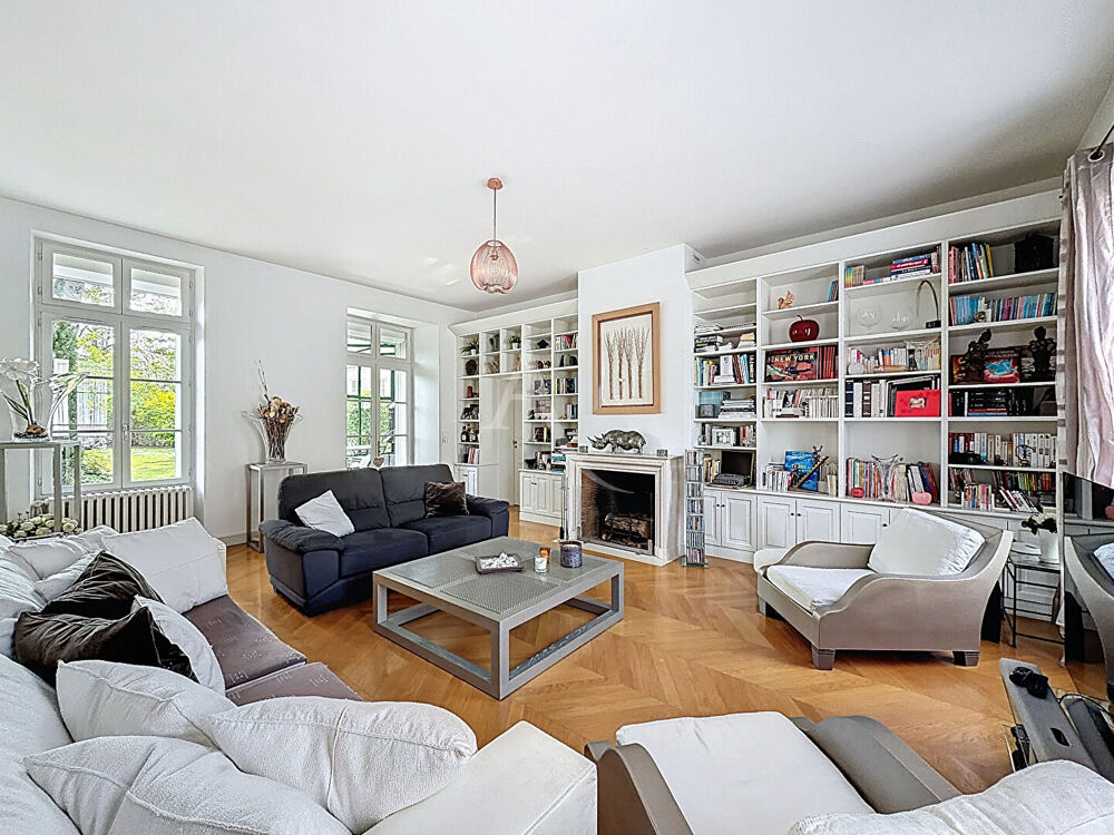 Somptueuse demeure d'exception en coeur de ville de Meaux - 400 m² - 6 chambres et 1 salle de jeux - jardin 1400 m² et 4 garages