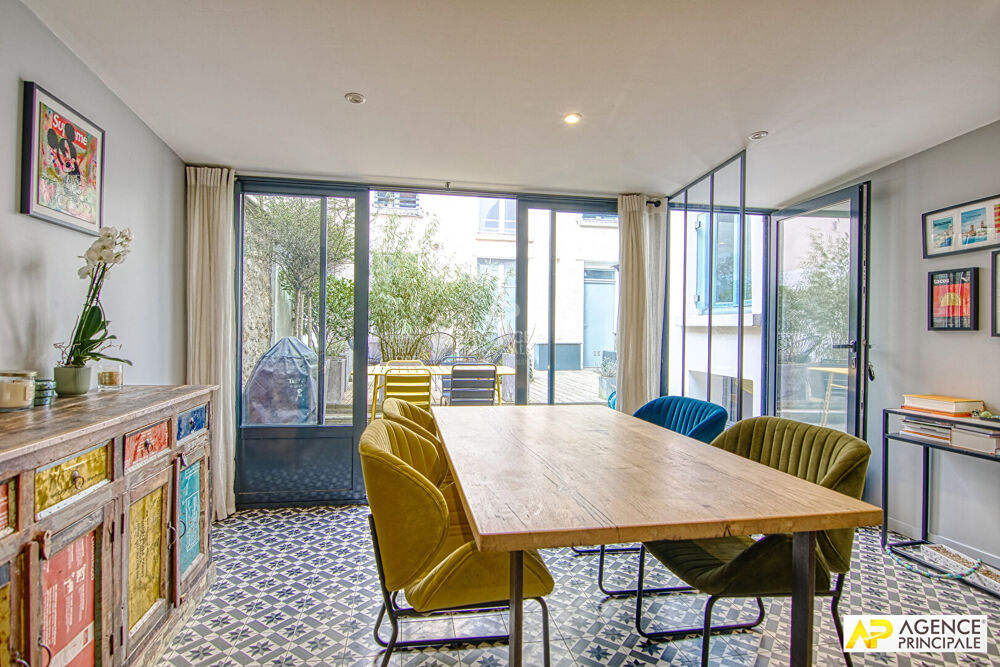 Vente Appartement Versailles Rive-Droite Maison de ville en copropriété de 6 pièces 117.51² au sol avec cour et terrasse privative Versailles