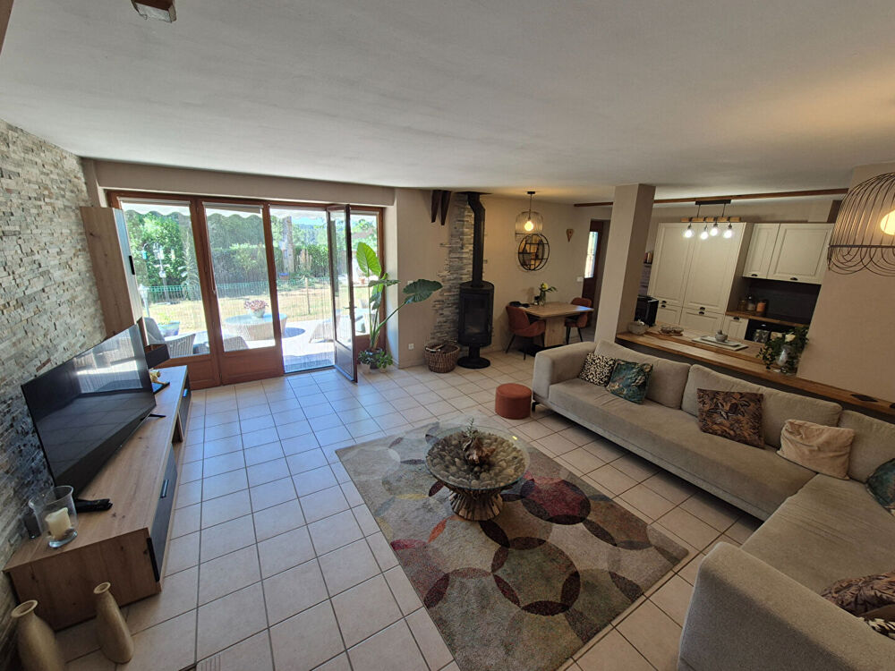 Vente Maison CORRÈZE. PEYRISSAC. Maison en pierre avec 3 chambres, gîte en pierre, garage et jardin de 2 062 m². Peyrissac