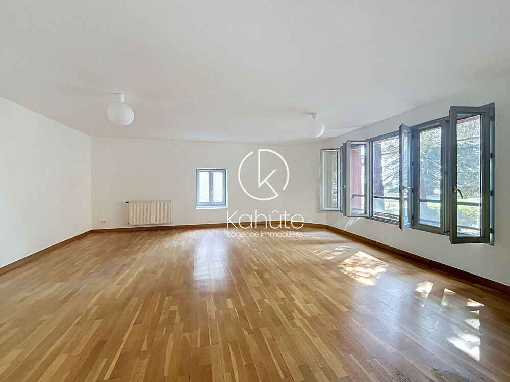 Vente Appartement Appartement rénové, Collonges Au Mont D'Or 4 pièce(s) 133m2, 2 places de stationnement, copropriété avec parc arboré et piscine Collonges au mont d or
