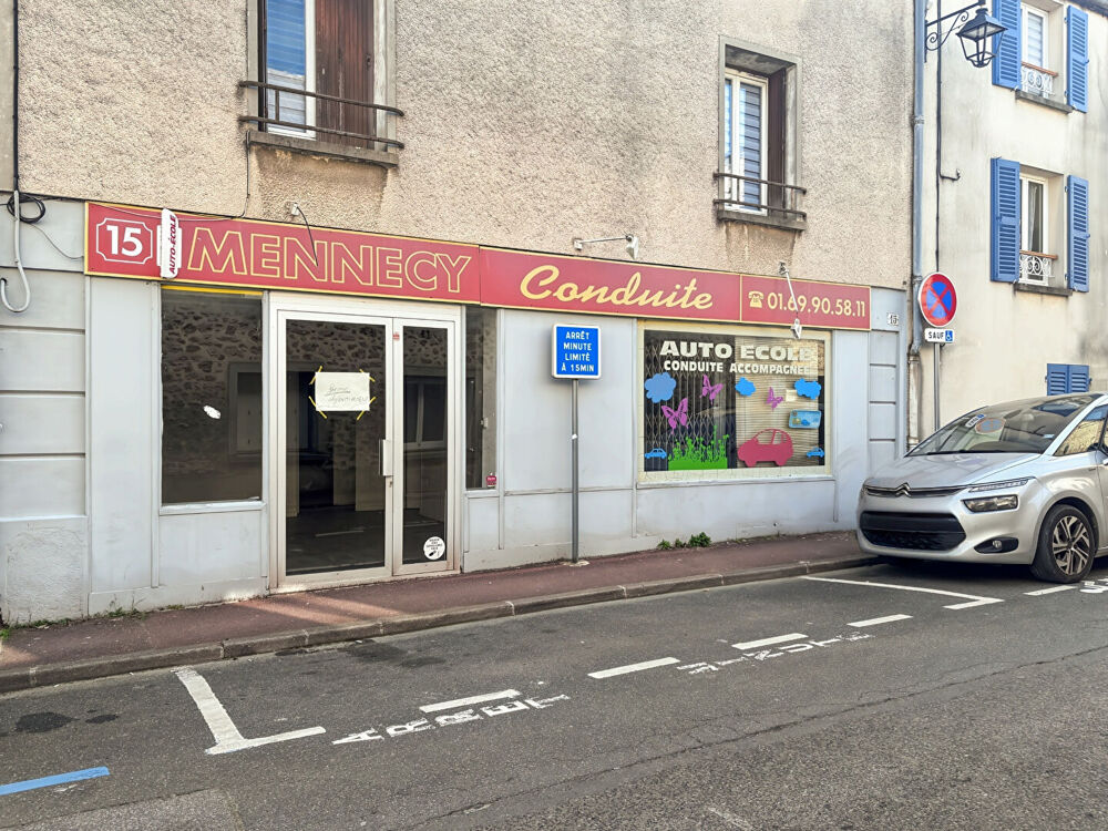   À LOUER - LOCAL COMMERCIAL - MENNECY 