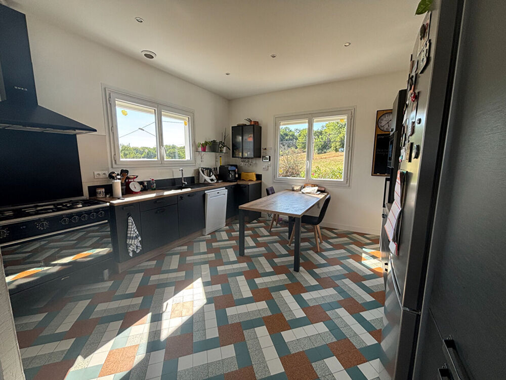 Vente Maison Maison  5 pièce(s) 105 m2 proche des commodités Montpon menesterol