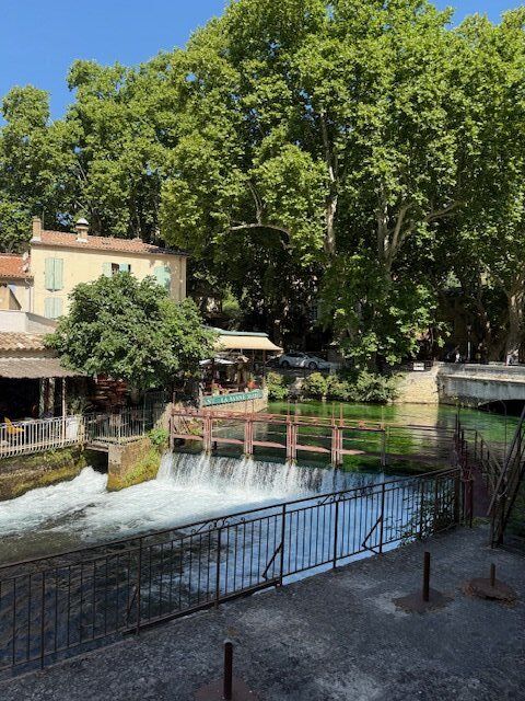 A vendre ! Superbe local commercial de 48 m&sup2; en bord de Sorgues &agrave; Fontaine de Vaucluse 110000 84800 Fontaine de vaucluse
