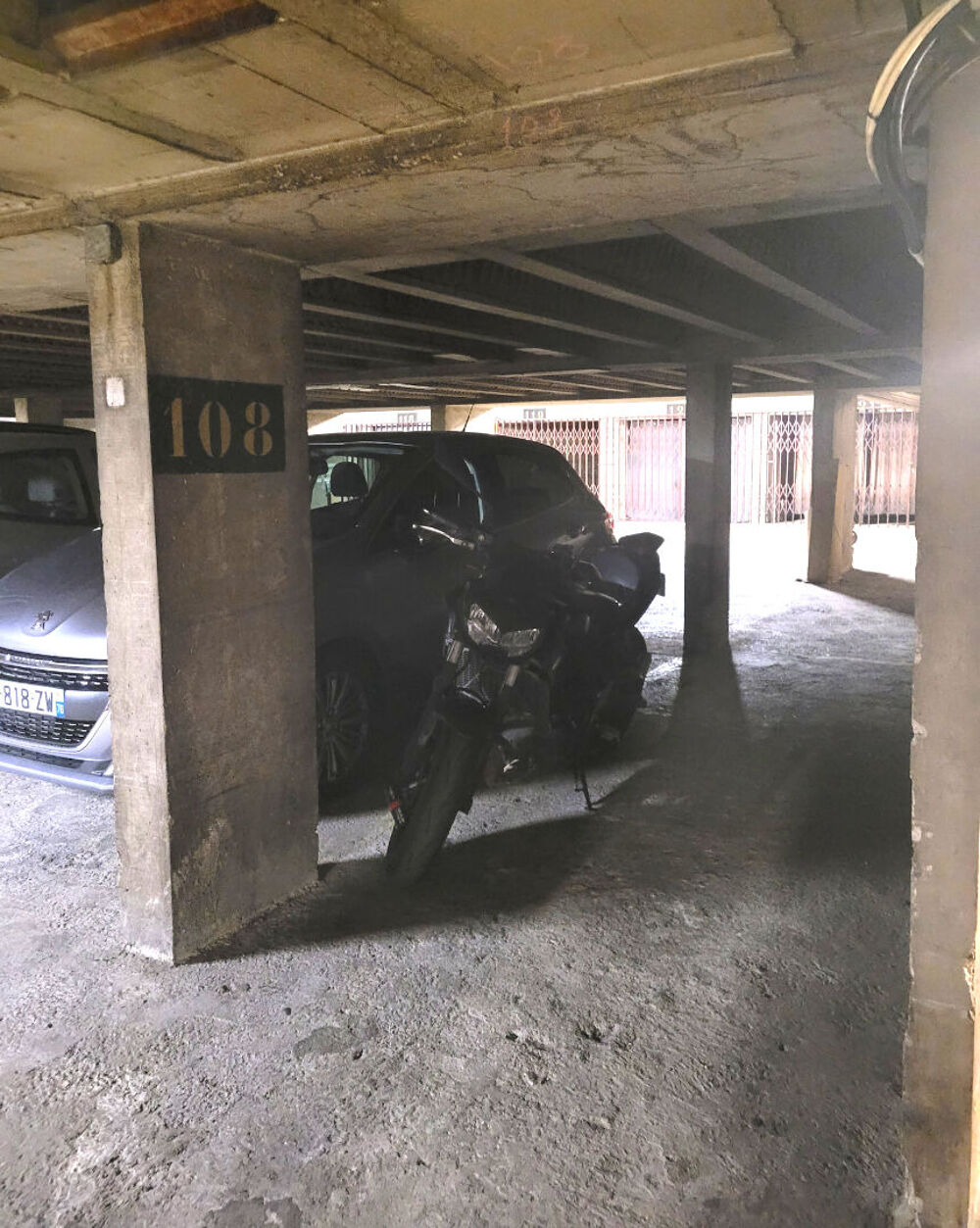 Vente Parking/Garage Place de parking pour investissement locatif - Métro DUGOMMIER Paris 12