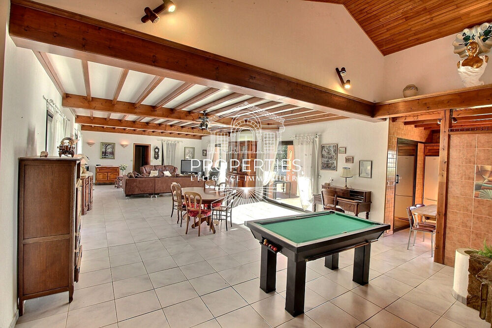LE LAVANDOU - HAUTEURS DE CAVALIERE - PROPRIETE 212M² - VUE MER ET COLLINES - PISCINE - GARAGE DOUBLE