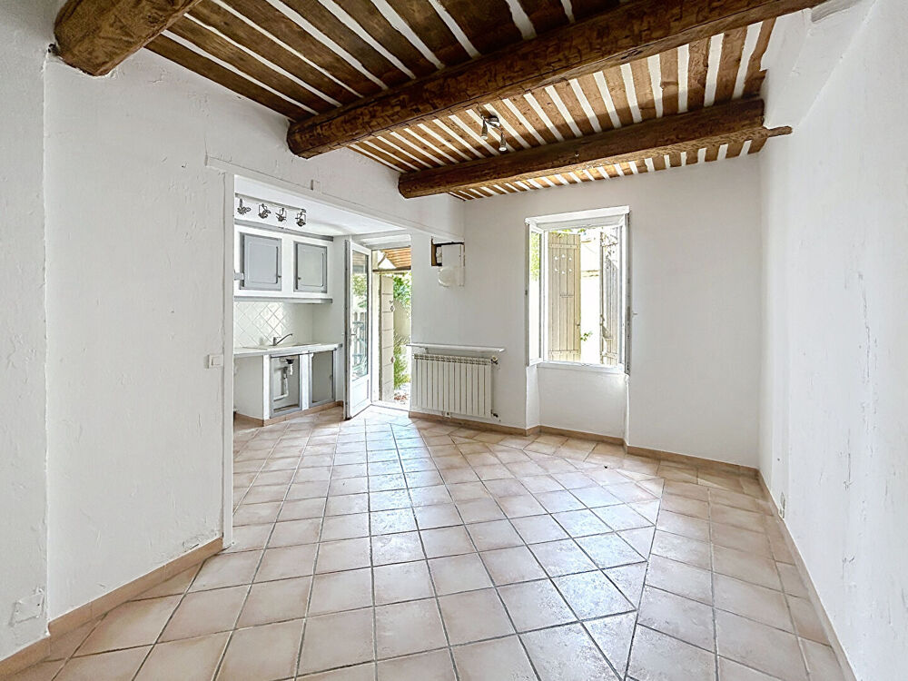 MAISON DE VILLE T3 AVEC COUR ET CABANON